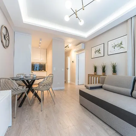 Pomorskie Monte Cassino 27 Deluxe Apartmán *